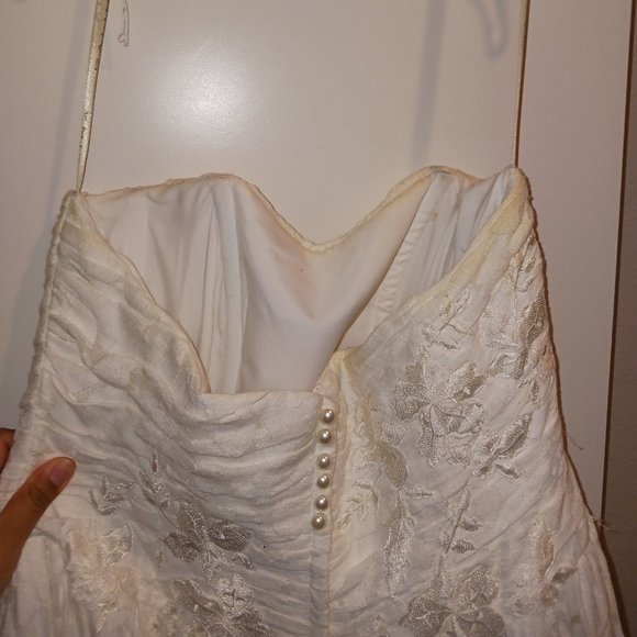 Wedding Dress - Picture 11 of 17